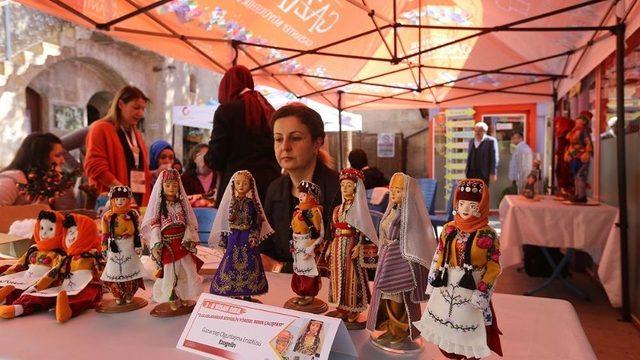 Dünyanın Meşhur Bebekleri Ezogelin Bebek Çalıştayında Buluştu