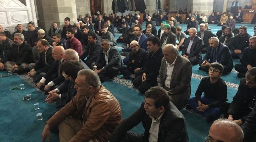 Merhum Alparslan T&uuml;rkeş &Ouml;l&uuml;m Yıld&ouml;n&uuml;m&uuml;nde Mevlit Programı İle Anıldı