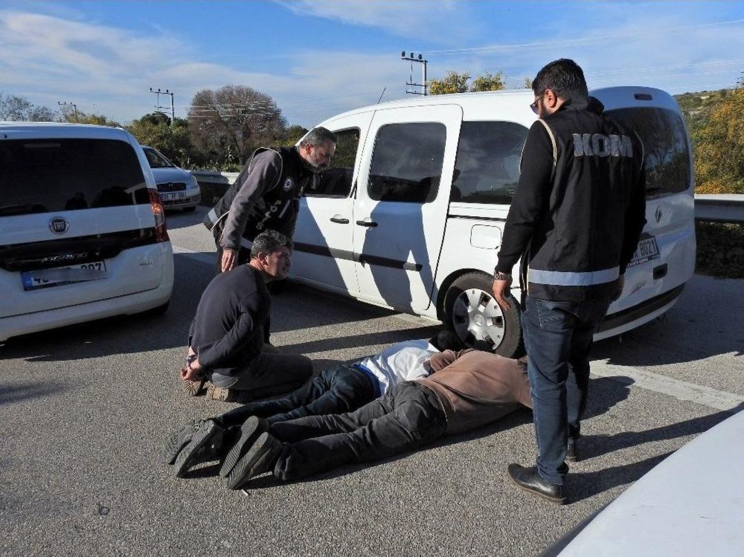 Ka&ccedil;ak G&ouml;&ccedil;menler Nefes Kesen Operasyonla Yakalandı