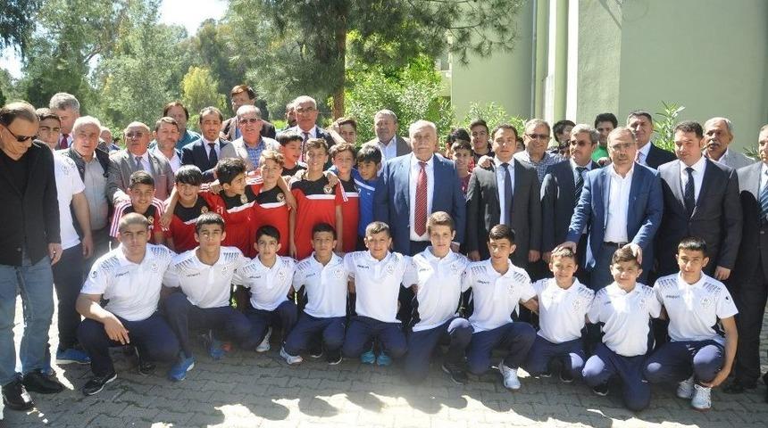 D&uuml;nya Ve Olimpiyat Şampiyonu İsmet Atlı Anıldı