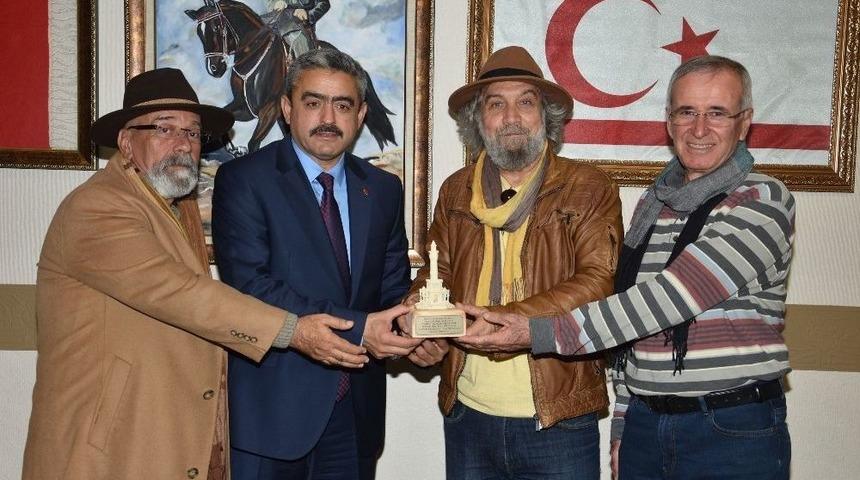 Konak Meydanı Kitap Okuma Grubu, Başkan Alıcık’ı Ziyaret Etti