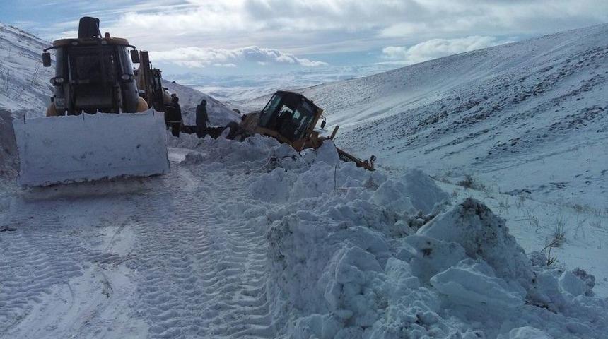 Karla M&uuml;cadele Ekiplerini Zor Anları