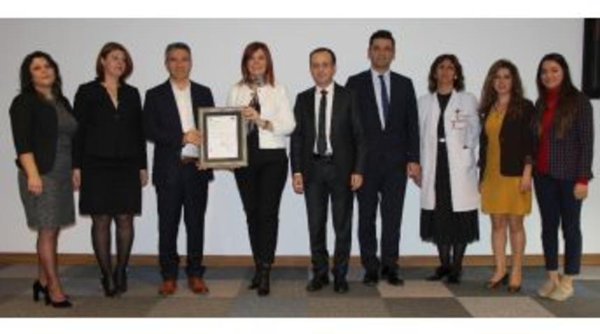 Medical Park İzmir Bsı Belgesini Aldı