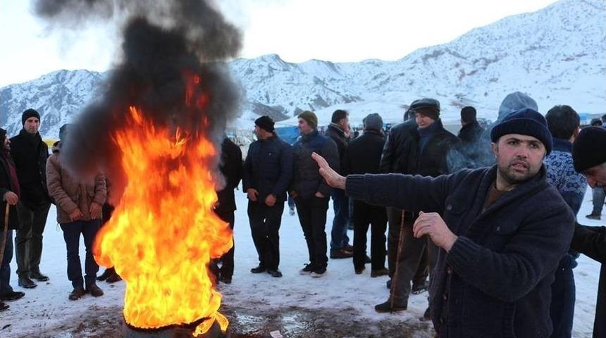 Kar Üstünde Hayvan Pazarı