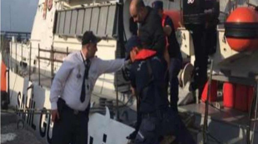 İzmir&rsquo;de Botla A&ccedil;ıldığı Denizde S&uuml;r&uuml;klenen 1 Kişi Kurtarıldı