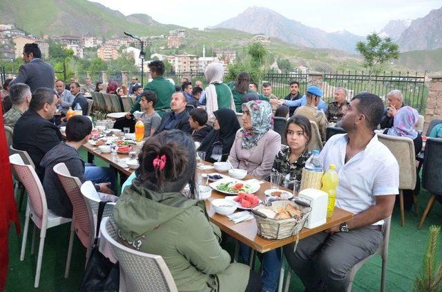 Hakkari’de Gazi Ve Şehit Ailelerine İftar Yemeği