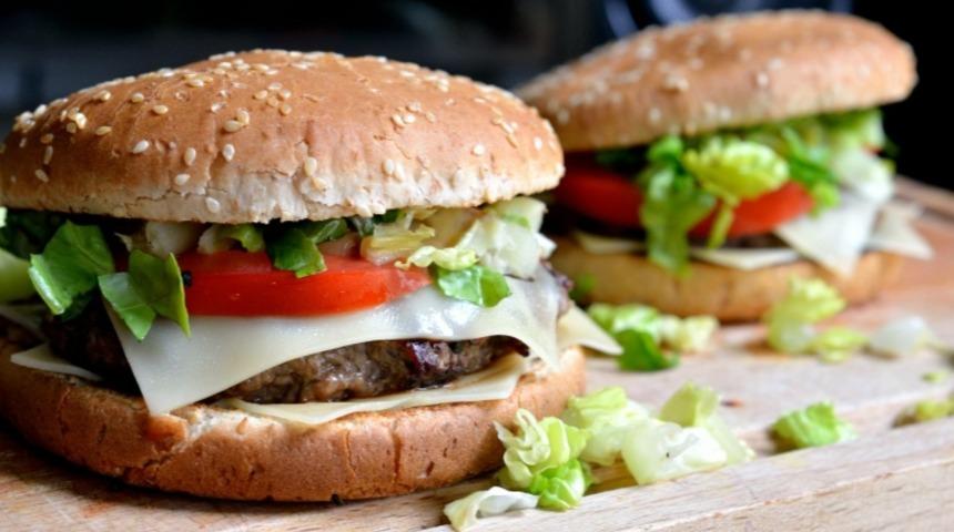 Hamburger K&ouml;ftesi Yapmanın P&uuml;f Noktaları