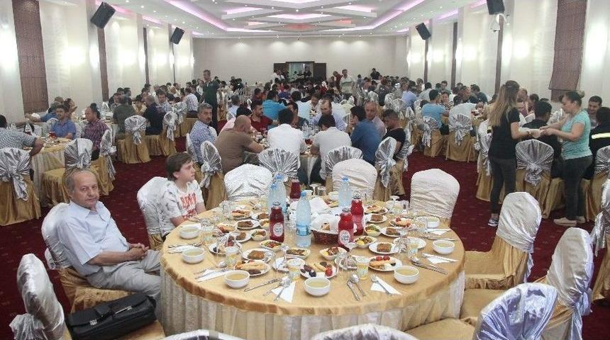 İş&ccedil;i Sınıfı İftarda Buluştu