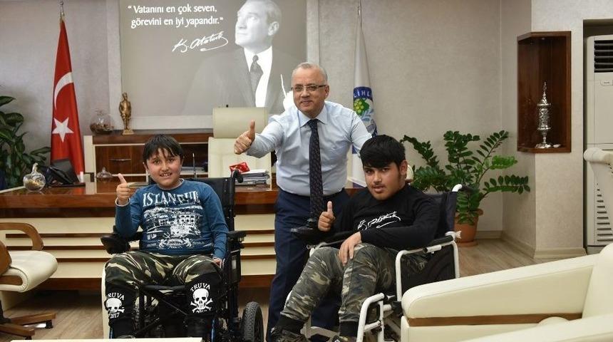 Başkan Kayda, &Ccedil;etin Kardeşlerin Y&uuml;zlerini G&uuml;ld&uuml;rd&uuml;