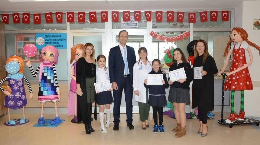 Geri D&ouml;n&uuml;ş&uuml;mden Yaptıkları Heykelleri Hediye Ettiler