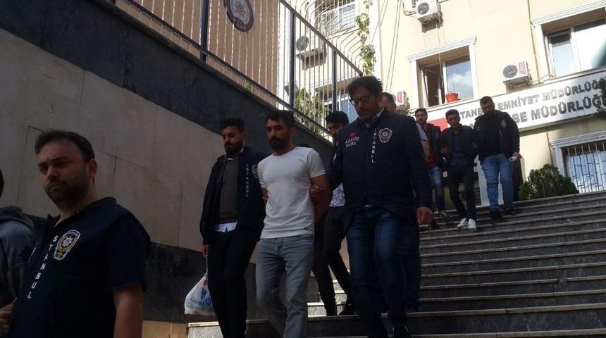 Bağcılar’da Bir Dükkana Giren Hırsızlar Suçüstü Böyle Yakalandı