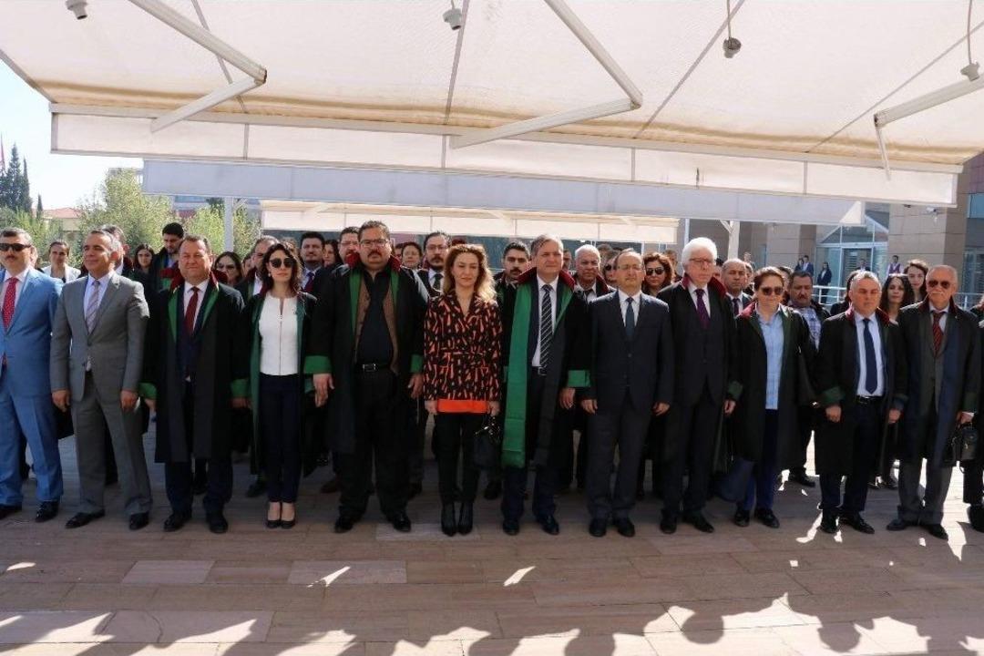 Manisa Barosu Avukatlar G&uuml;n&uuml;n&uuml; Kutladı