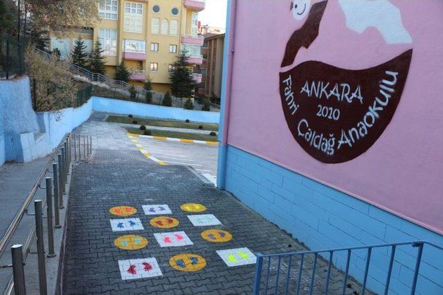 Çocuklar, Anne Ve Babalarının Oyunlarını Öğreniyor 1