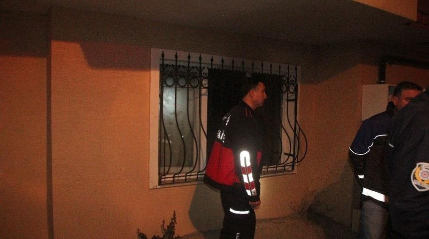 Ev Yangını B&uuml;y&uuml;meden S&ouml;nd&uuml;r&uuml;ld&uuml;
