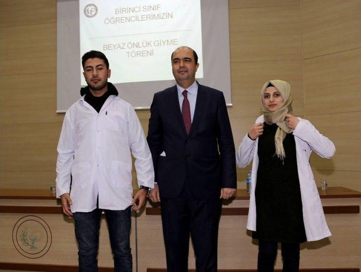 Eczacılık Fakültesi Öğrencileri Beyaz Önlüklerini Giydi G5