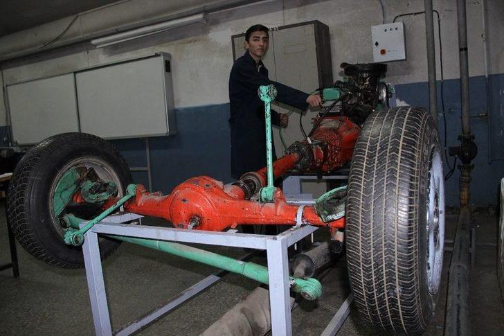 Çizdiği Portresini Hediye Etmek İçin Cumhurbaşkanını Bekliyor G5