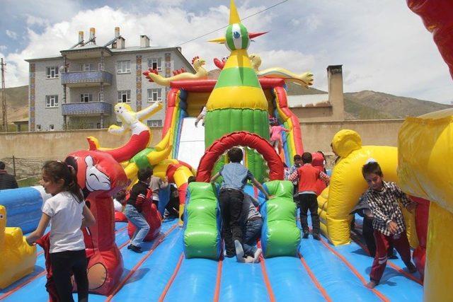 Başkale Belediyesinden ‘şişme Oyun Parkı’ Hizmeti