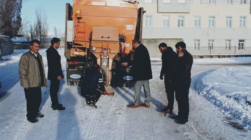 &Ccedil;aldıran Belediyesi Ara&ccedil; Parkına Kar K&uuml;reme Ve Tuzlama Aracı Kattı