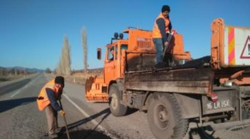 Yollara Asfalt Yama &Ccedil;alışması