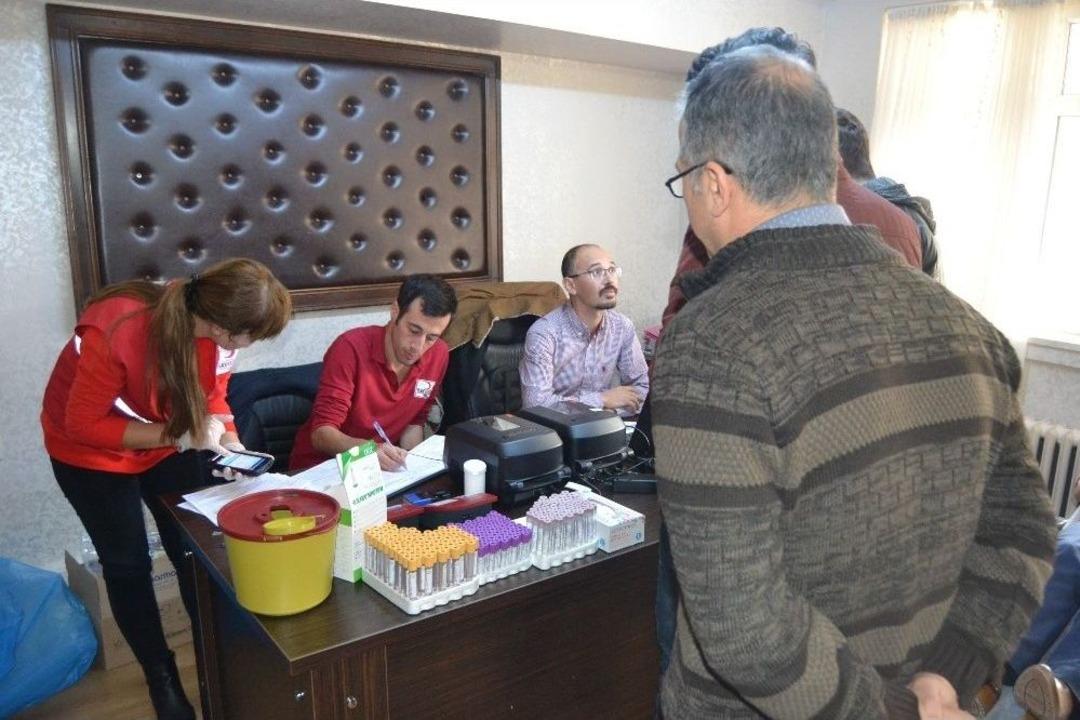 Liseli &Ouml;ğrencilerden Kızılay&rsquo;a Kan Bağışı