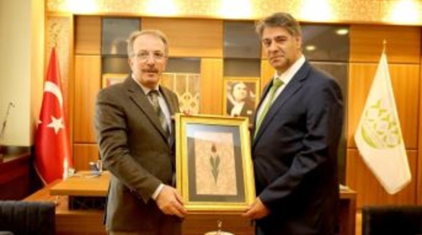 Rekt&ouml;r Uzun&rsquo;dan Karab&uuml;k &Uuml;niversitesi Rekt&ouml;r&uuml; Polat&rsquo;a Ziyaret