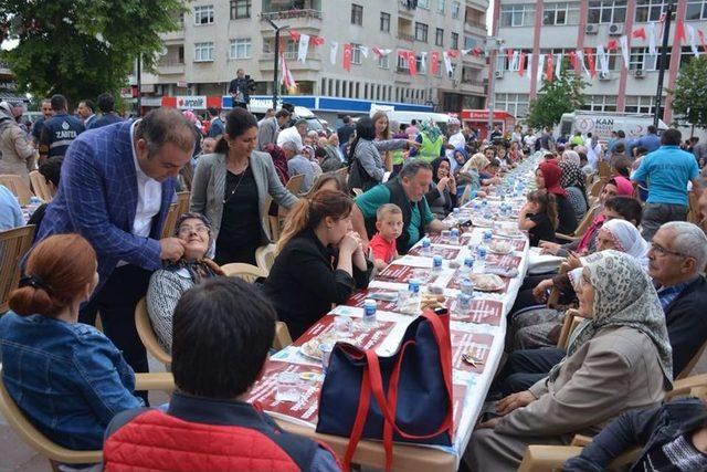 Görelede Belediyesi İlçe Halkını İftarda Buluşturdu