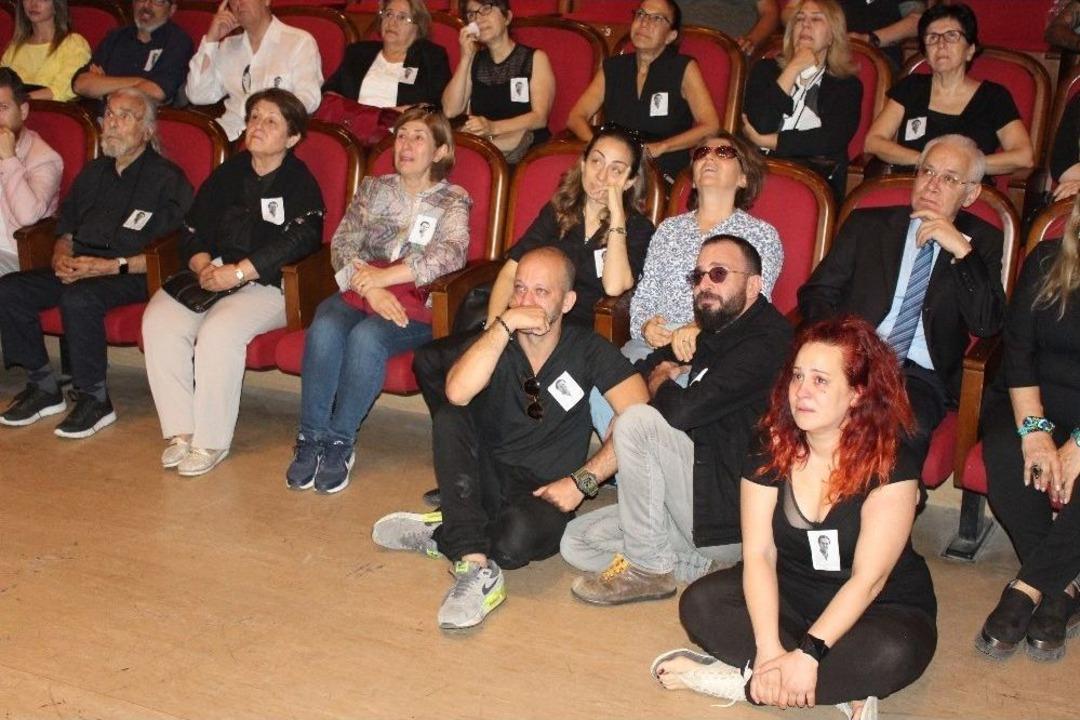 Oyuncu Arda &Ouml;ziri İ&ccedil;in Duygulandıran Cenaze T&ouml;reni