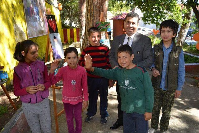 Kozan’da Özel Eğitim Öğrencilerinden Taş Boyama Sergisi