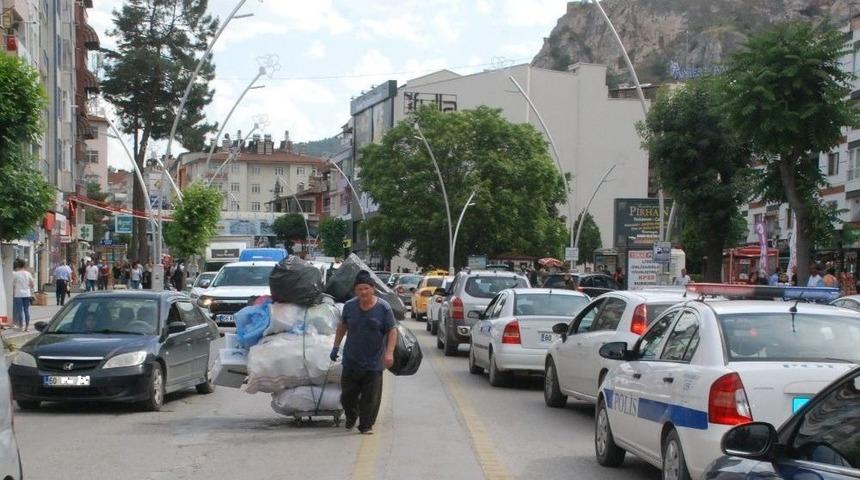 Hayatın Yükünü Taşıyor