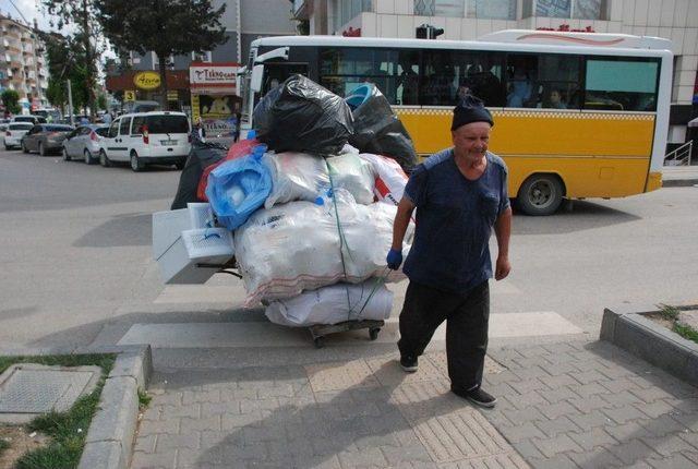 Hayatın Yükünü Taşıyor