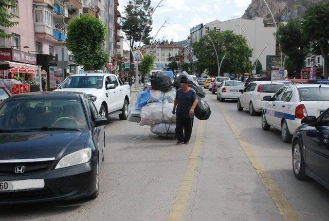 Hayatın Yükünü Taşıyor