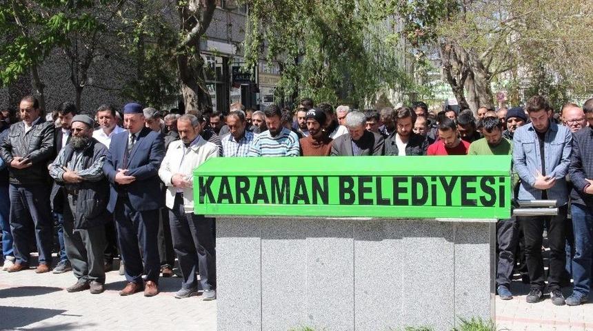 Caddede Y&uuml;r&uuml;rken Yediği D&uuml;r&uuml;m Sonu Olan Şahıs Toprağa Verildi