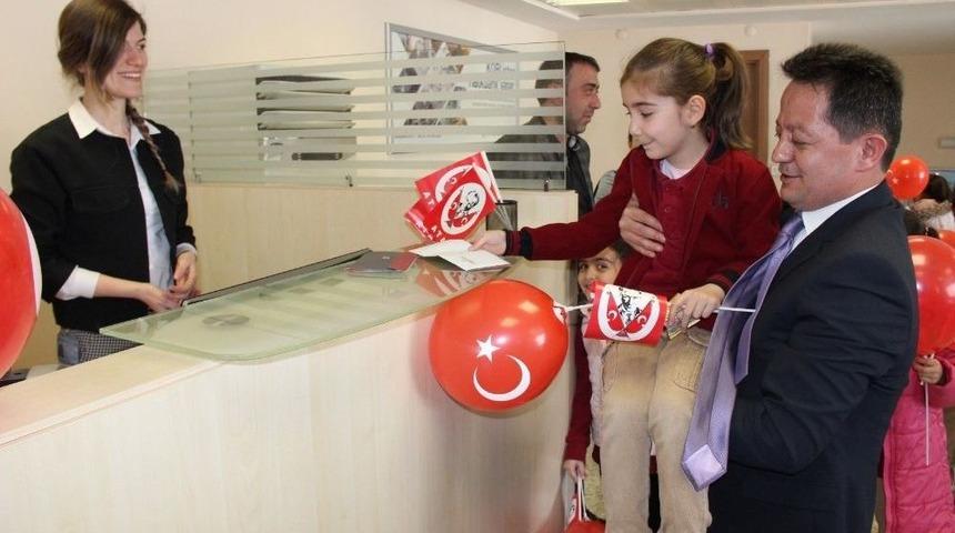 &Ccedil;&ouml;z&uuml;m Koleji &Ouml;ğrencileri, Har&ccedil;lıklarını Tsk&rsquo;ya Bağışladı