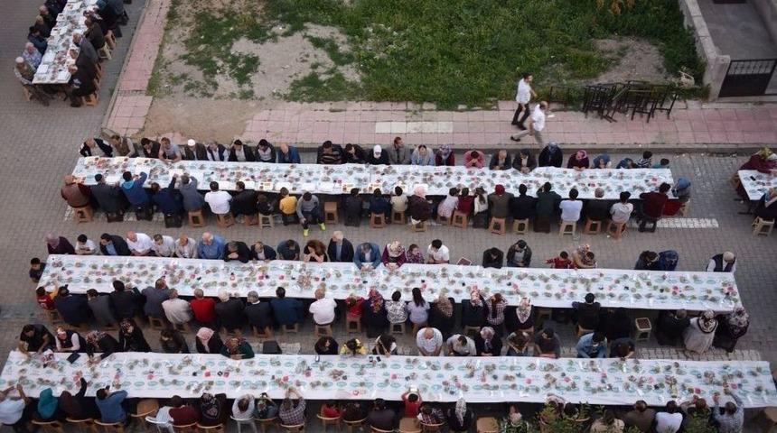 Taşk&ouml;pr&uuml; Belediyesi&rsquo;nden 2 Bin 500 Kişilik Mahalle İftarı