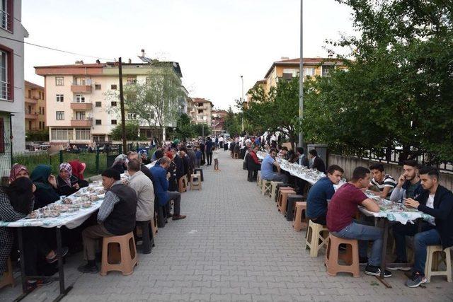 Taşköprü Belediyesi’nden 2 Bin 500 Kişilik Mahalle İftarı