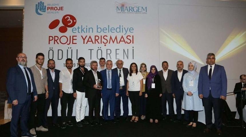 Ey&uuml;psultan Belediyesine D&ouml;rt Yılda 12 &Ouml;d&uuml;l