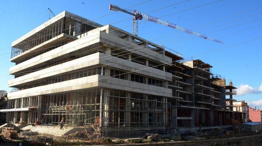 Başkan Yılmaz Belediye K&uuml;lt&uuml;r Merkezini Gezdi