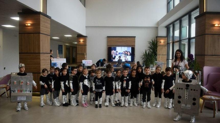 &Ouml;ğrenciler Yaptıkları Kodlamayla Robotları Dans Ettirdi