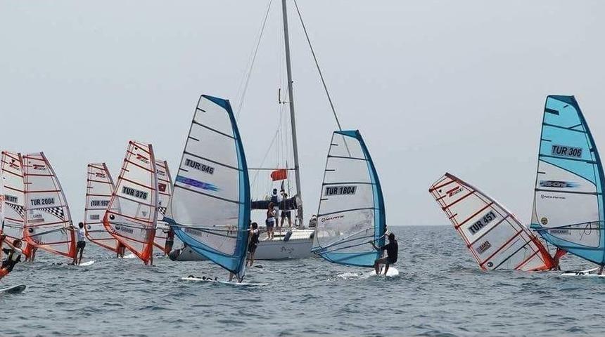 Beylikd&uuml;z&uuml; R&uuml;zgar S&ouml;rf&uuml; Kul&uuml;b&uuml; T&uuml;rkiye Şampiyonu Oldu