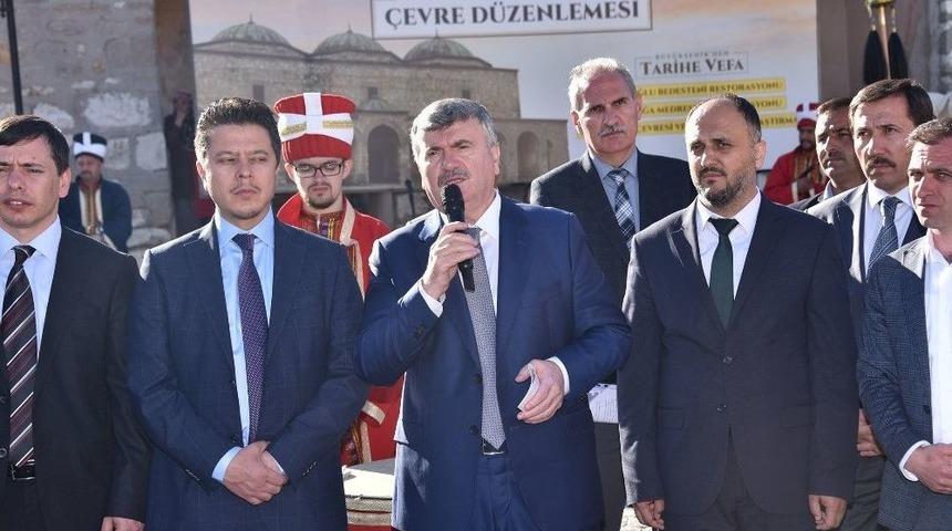 Eşrefoğlu Bedesteni Ve &Ccedil;evresinde Restorasyon &Ccedil;alışması Başladı