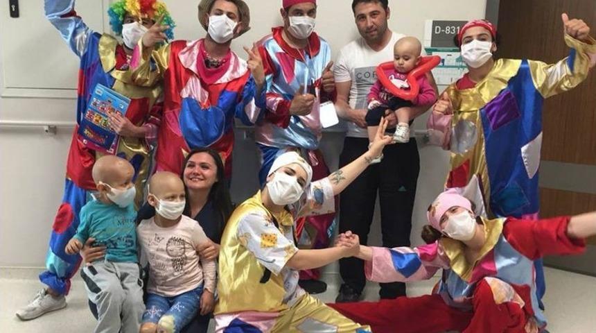 Kanser Hastası &Ccedil;ocuklar Palya&ccedil;olarla G&uuml;ld&uuml;