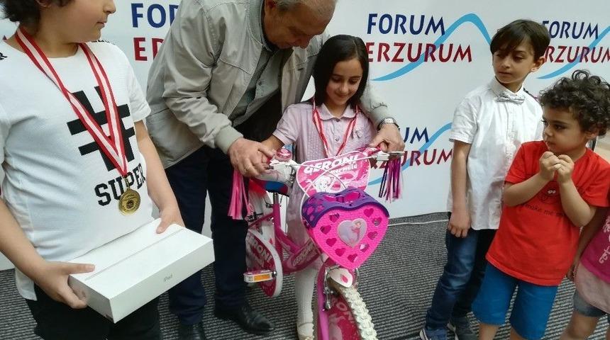 Minik Ressamlar Forum Erzurum&rsquo;da &Ouml;d&uuml;llerini Aldı