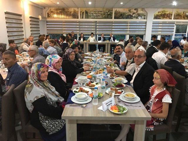 Burhaniye’de Kaymakam Öner Şehit Ailelerine İftar Yemeği Verdi