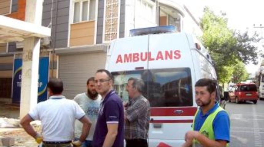 İnşaatın 4. Katından Düşen İşçi Ağır Yaralandı