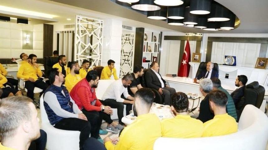 Adıyaman 1954 Spor Y&ouml;netiminden Kutlu&rsquo;ya Teşekk&uuml;r