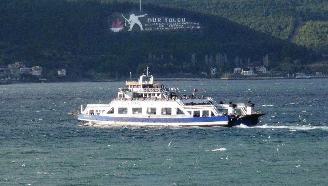 Bozcaada&rsquo;da Feribot Seferlerine Fırtına Engeli