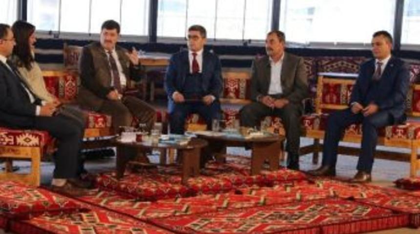 Varto Kaymakamı &Ccedil;etin Projelerini Anlattı