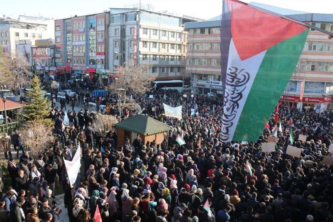 Van&rsquo;da Binlerce Vatandaş Kud&uuml;s İ&ccedil;in Y&uuml;r&uuml;d&uuml;