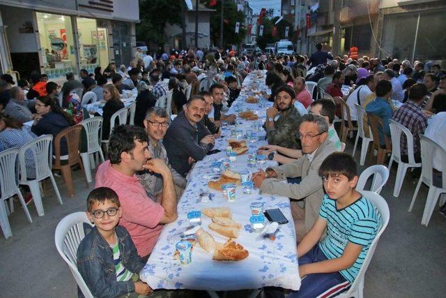 Bafra Belediyesi Halk İftarları Yoğun Katılımla Gerçekleşiyor