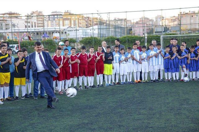 Futbol Sevgisiyle Yeşil Sahada Buluştular